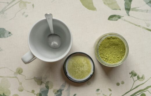 Moringa Tea vs Green Tea comparison for daily wellness